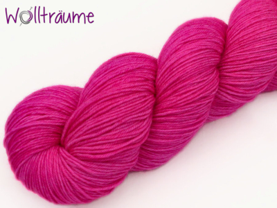 Lilly magenta, handgefärbte Wolle von wollträume